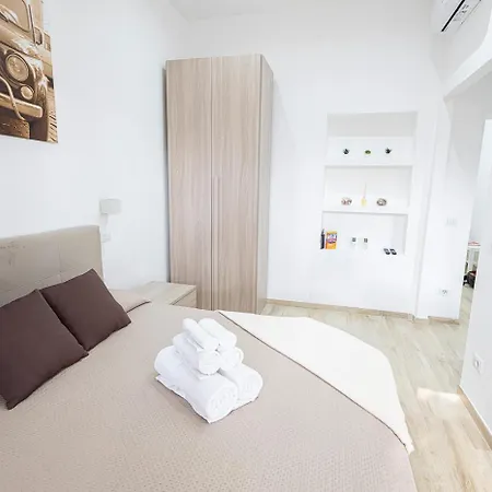 The Little Big House Apartman *