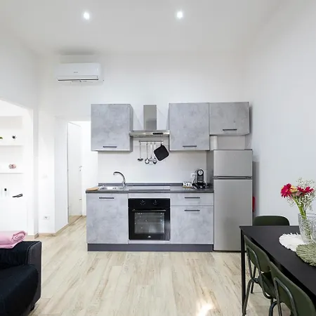 The Little Big House Apartman *